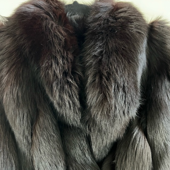 Gorgeous Brown Fox Fur Coat - Picture 3 of 14